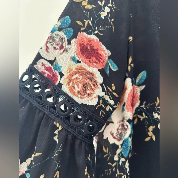 Blue floral kimono - Picture 3 of 4